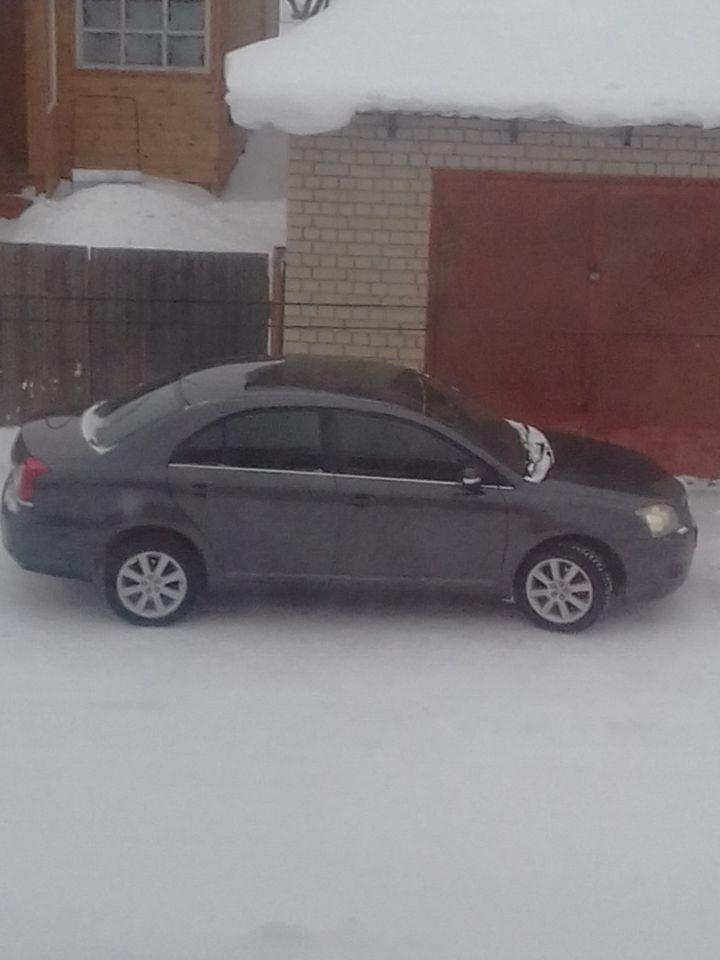 Toyota Avensis: фото владельца