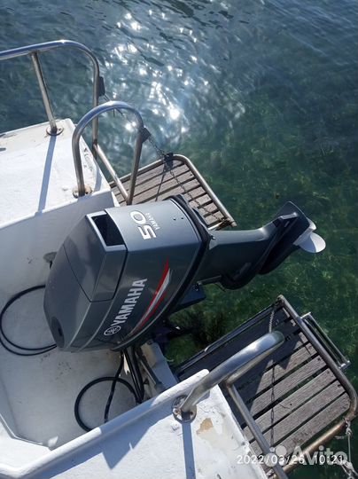 Катер для рыбалки, отдыха