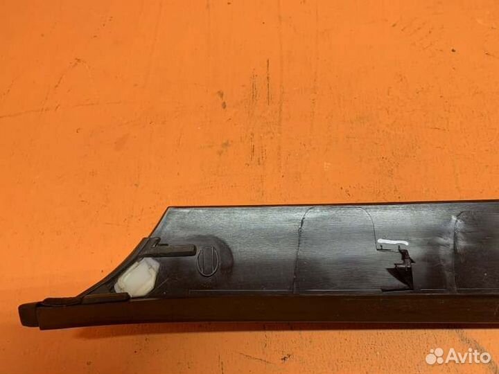 Молдинг лобового стекла передний левый Ford