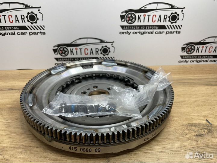 Маховик двухмассовый LUK 415068009