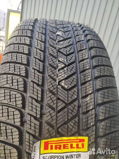 Pirelli Scorpion Winter 285/40 R22