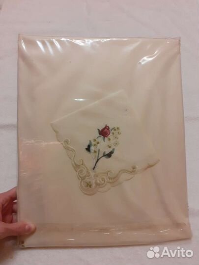 Скатерть 150 на 220 см новая с салфетками