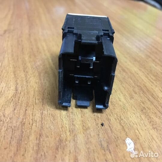 Кнопка аварийной сигнализации Фольксваген Пассат