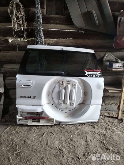 Продам заднюю дверь от багажника автомобиль RAV 4