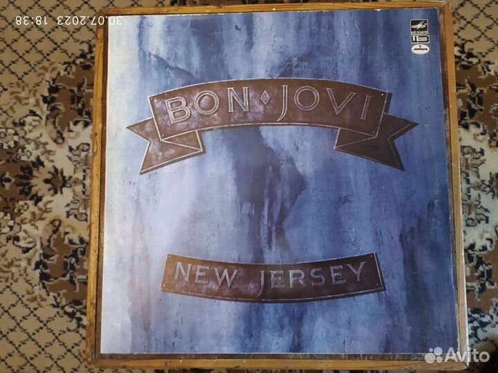 Виниловые пластинки группы Bon Jovi