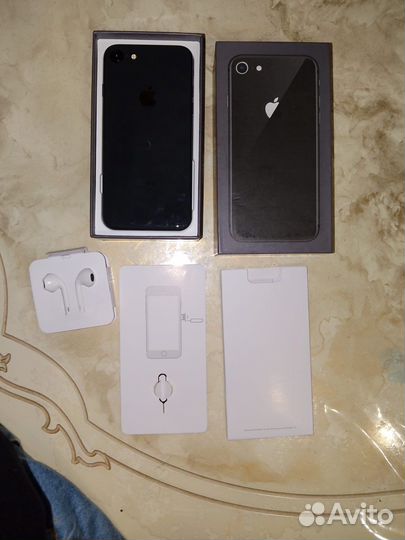 Телефон iPhone 8