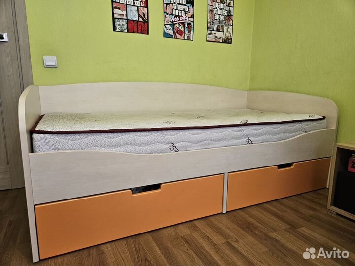Кровать