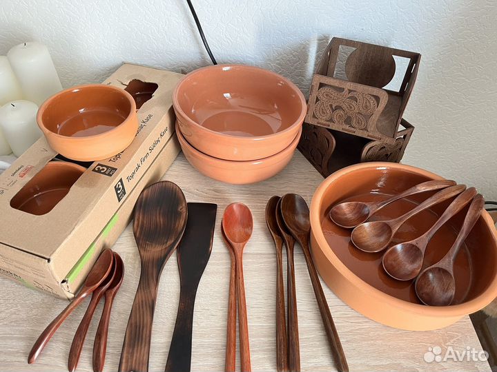 Набор посуды и скатерти в славянском стиле