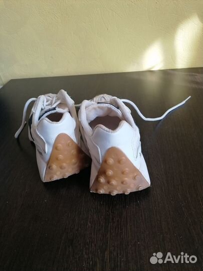Кроссовки женские