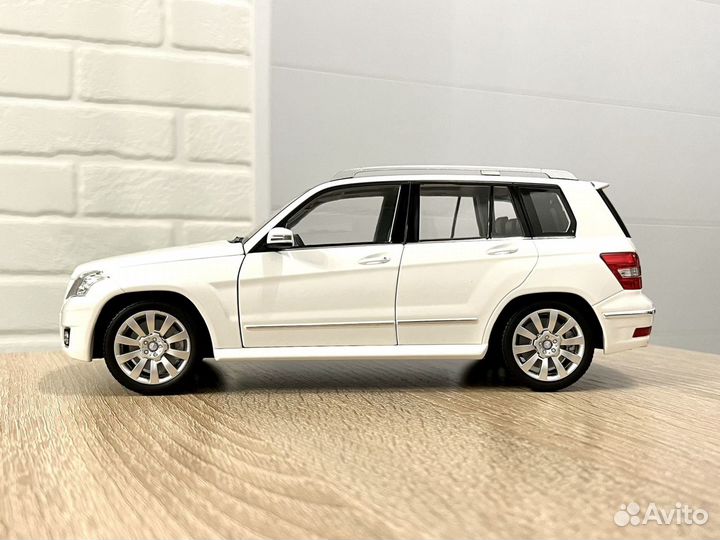 Mercedes-Benz GLK X204 White 1:18 Minichamps