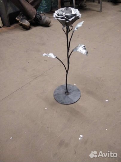 Металлическая роза