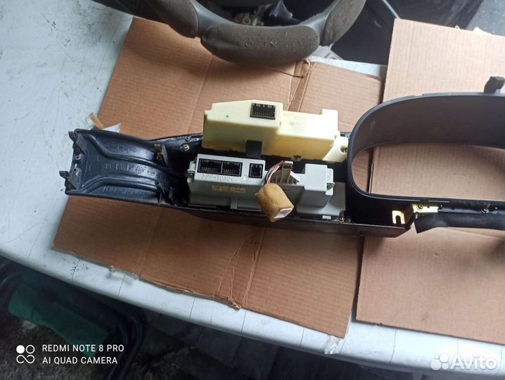 Накладка на торпедо Mazda Millenia 2001 (TA01G0423