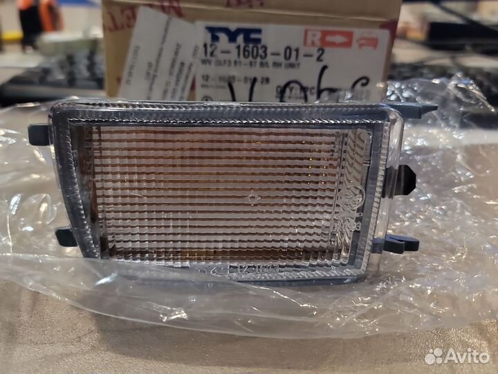 Указатель поворота правый белый VW Golf III Vento