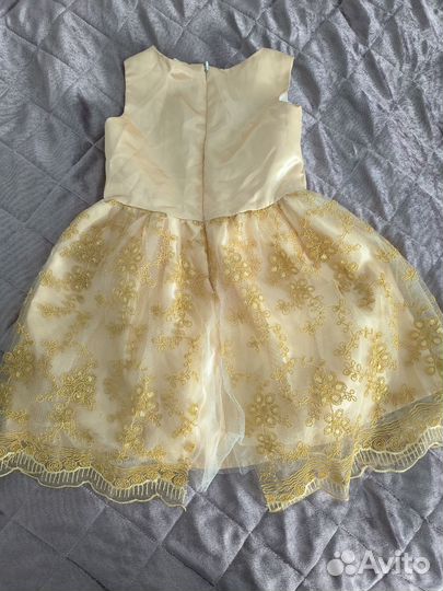 Платье праздничное в идеальном состоянии,размер 98