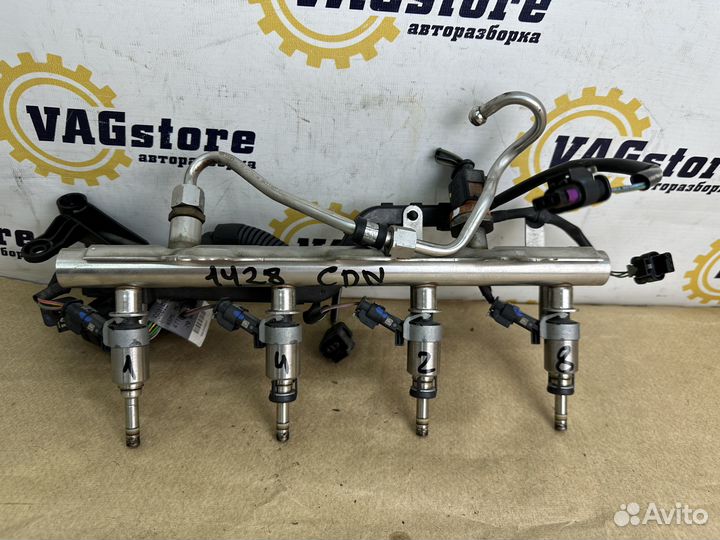 Топливная рампа с форсунками Audi A4 B8 CDN 2.0