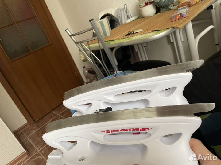 Коньки фигурные 30-33р