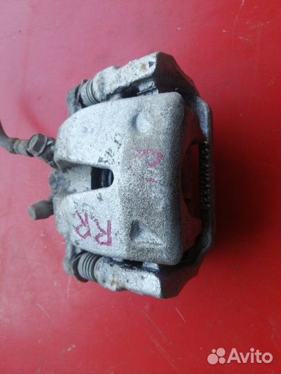 Суппорт тормозной задний правый Toyota Avensis