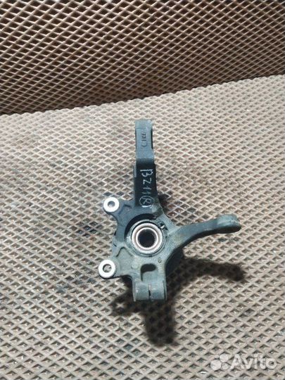 Кулак поворотный со ступицей передний правый