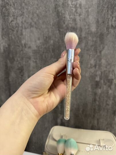 Кисти для макияжа и masil для волос