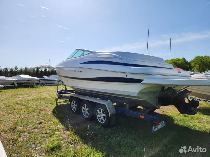 Американский катер Maxum 2400 SC
