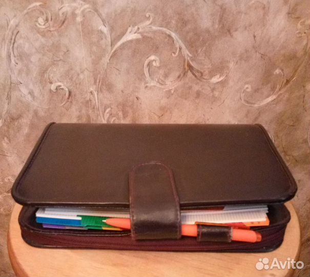Кожаный аксессуар бизнесмена 