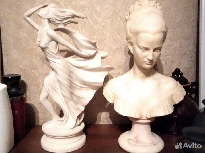 Статуэтки Венера, снежный орел, бюст