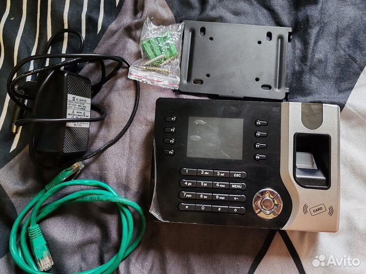 Устройство учета рабочего времени по отпечаткам па