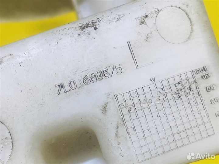 Кронштейн обшивки задний левый #: 6340 Volkswagen