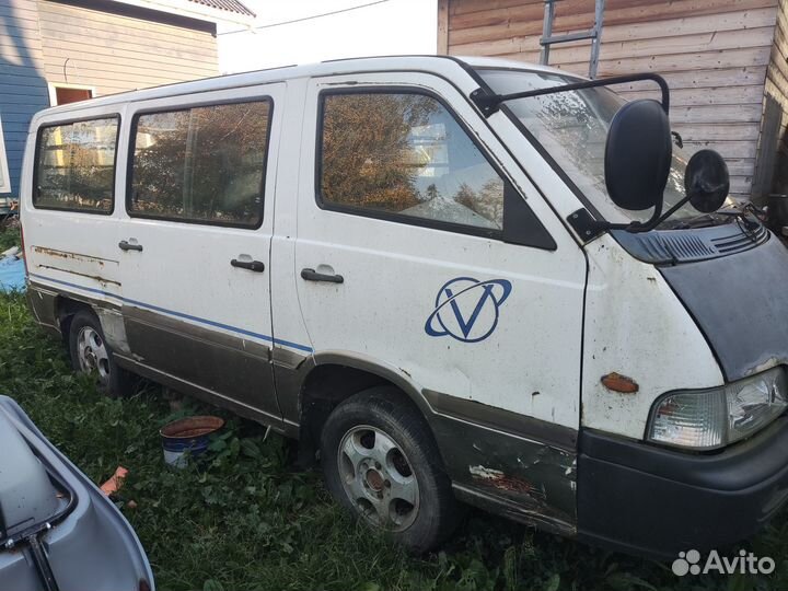 Продам Санг Енг Истана 2002 года на запчасти