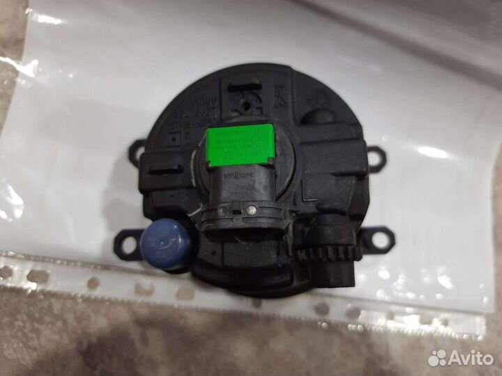 Toyota фара противотуманная левая