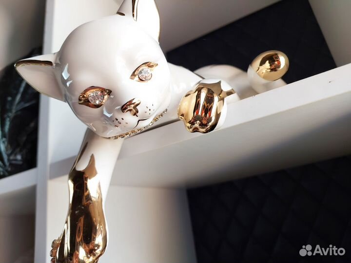 Статуэтка фарфор кошка лежащая