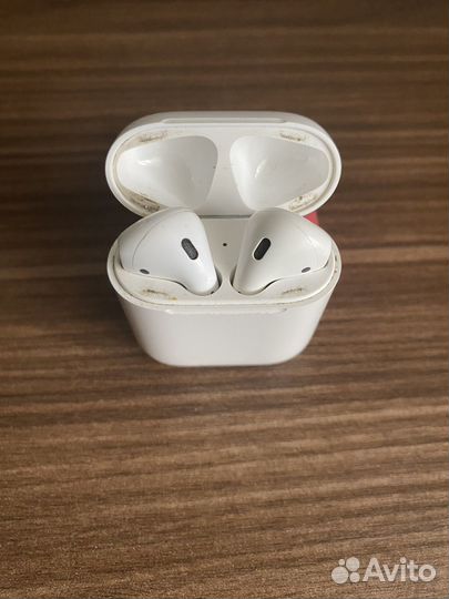 Airpods 1 (2 поколения)