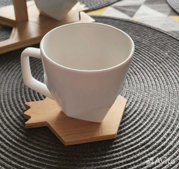 Набор кружек на подносе