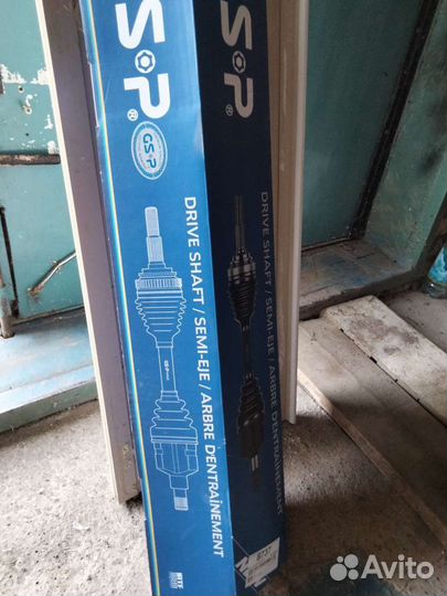 Правый передний привод колеса