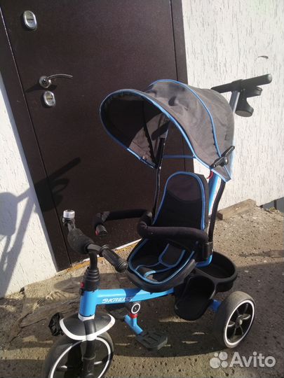 Детский велосипед с родительской ручкой б/у