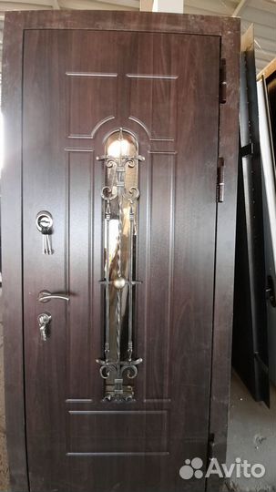 Общая дверь из металла со стеклопакетом