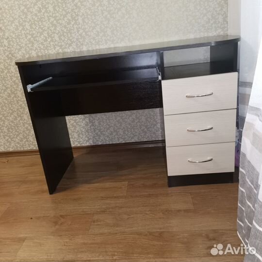 Письменный стол