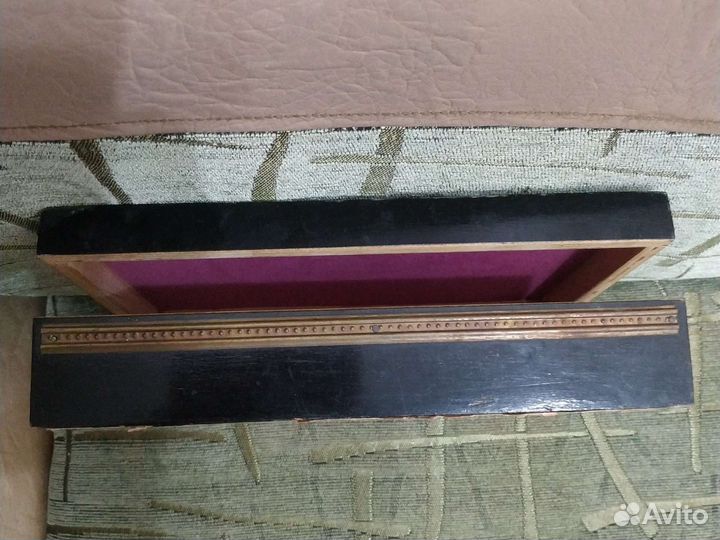 Шкатулка с чеканкой