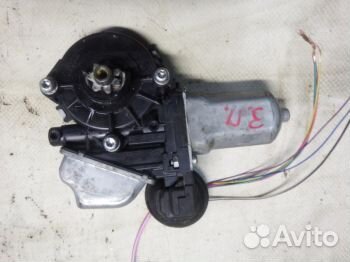 Моторчик заднего правого стеклоподъемника