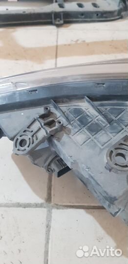 Правая фара ксенон на KIA cerato 3