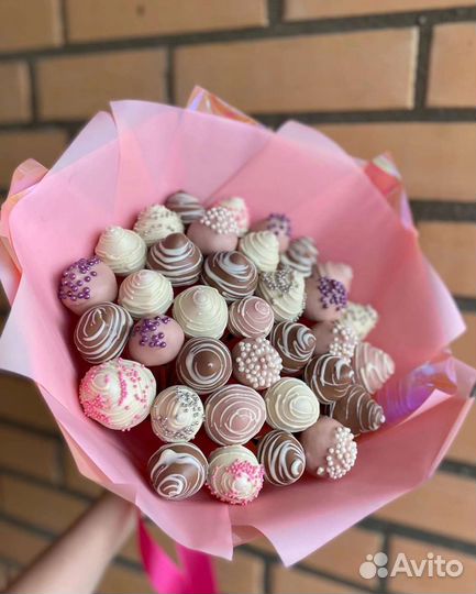 Съедобные букеты из клубники