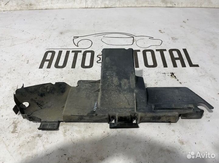 Воздуховод радиатора левый Volkswagen Touareg 7L7