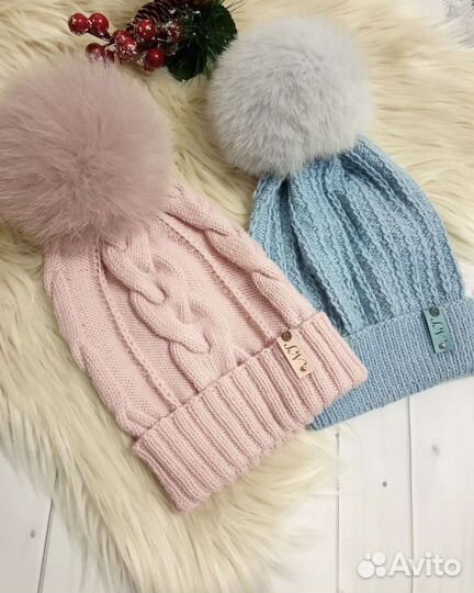 Шапка с натуральным помпоном