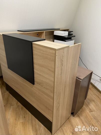 Стойка регистрации, стол для приемной