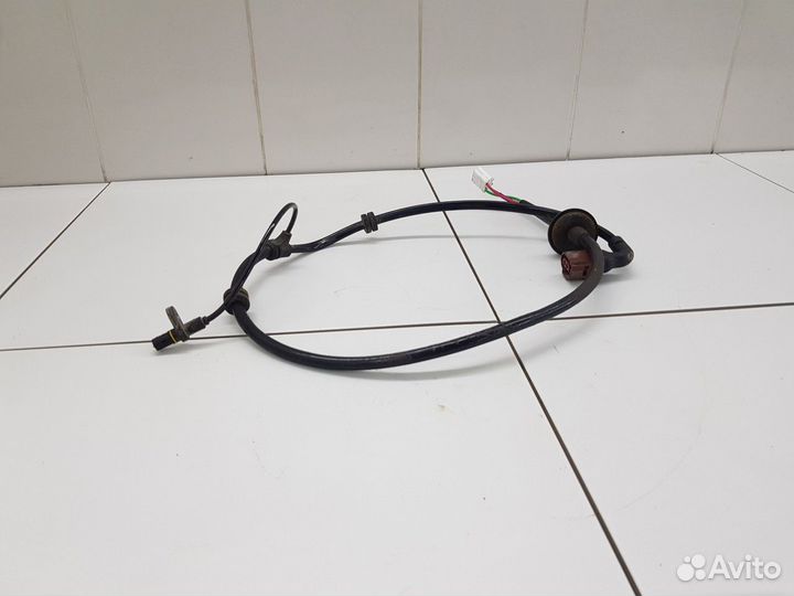 Электропроводка правого датчика скорости и ABS