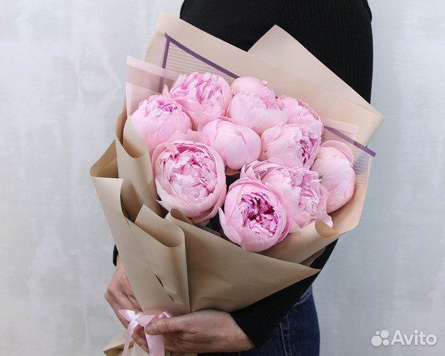 Букет из 11 розовых пионов (Premium) в упаковке