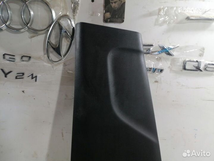 Обшивка центральной стойки правая нижняя