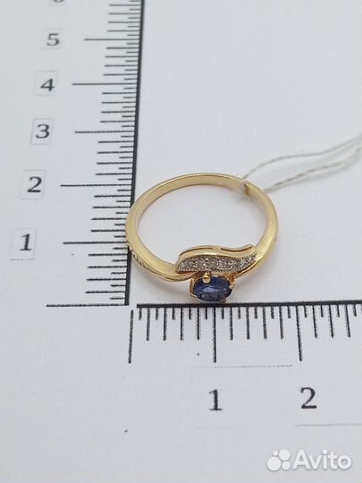 Золотое кольцо с камнем 17р