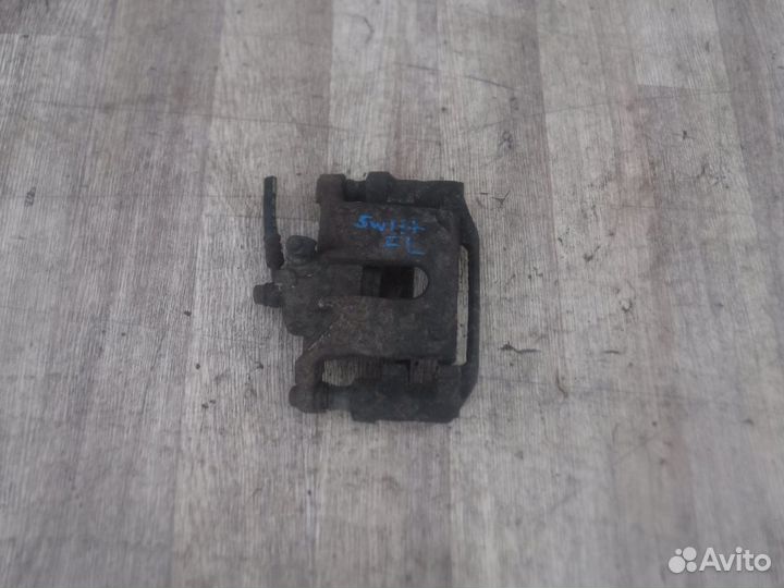 Суппорт передний левый Suzuki Swift 2 2002