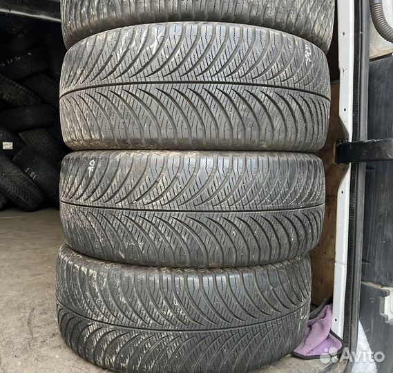 Goodyear Vector 4Seasons Gen-2 235/55 R17